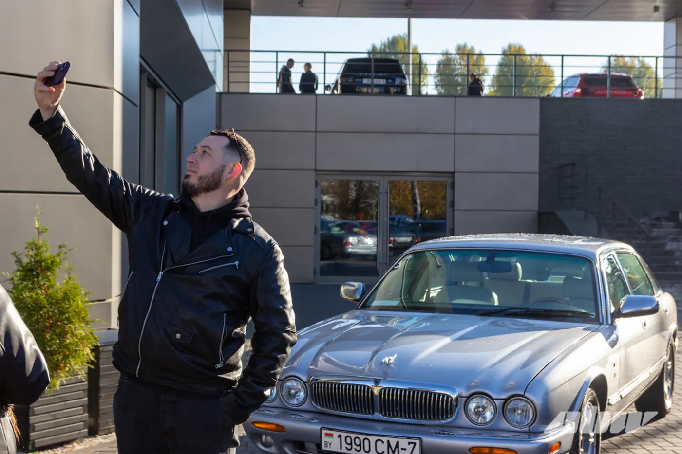 «Китайца» починить сложнее: Jaguar-клуб отпраздновал 10-летие и рассказал про свои авто