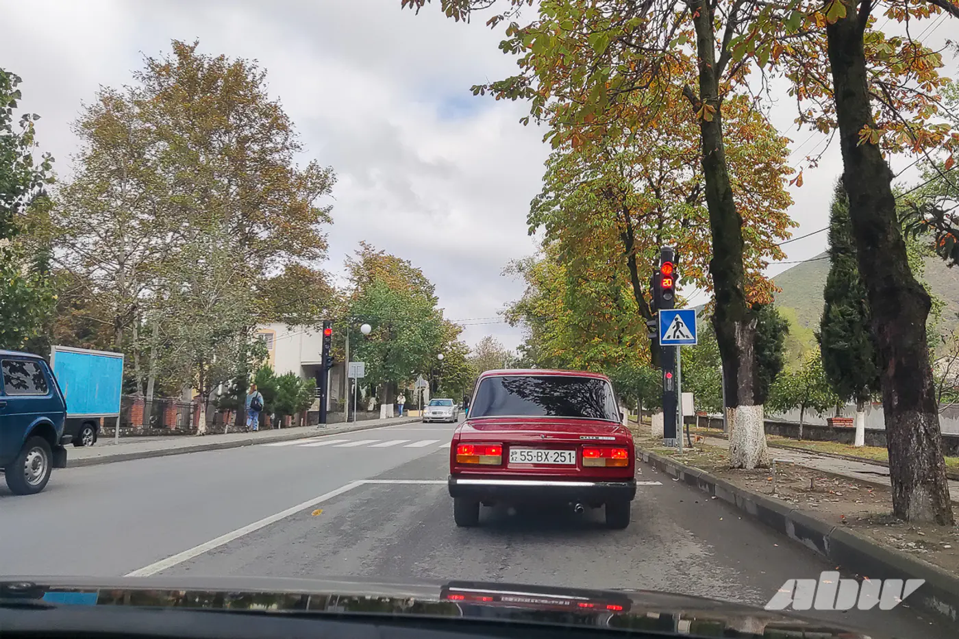 Джигиты на «Приорах» и дешевое топливо: как и на чем ездят в Азербайджане