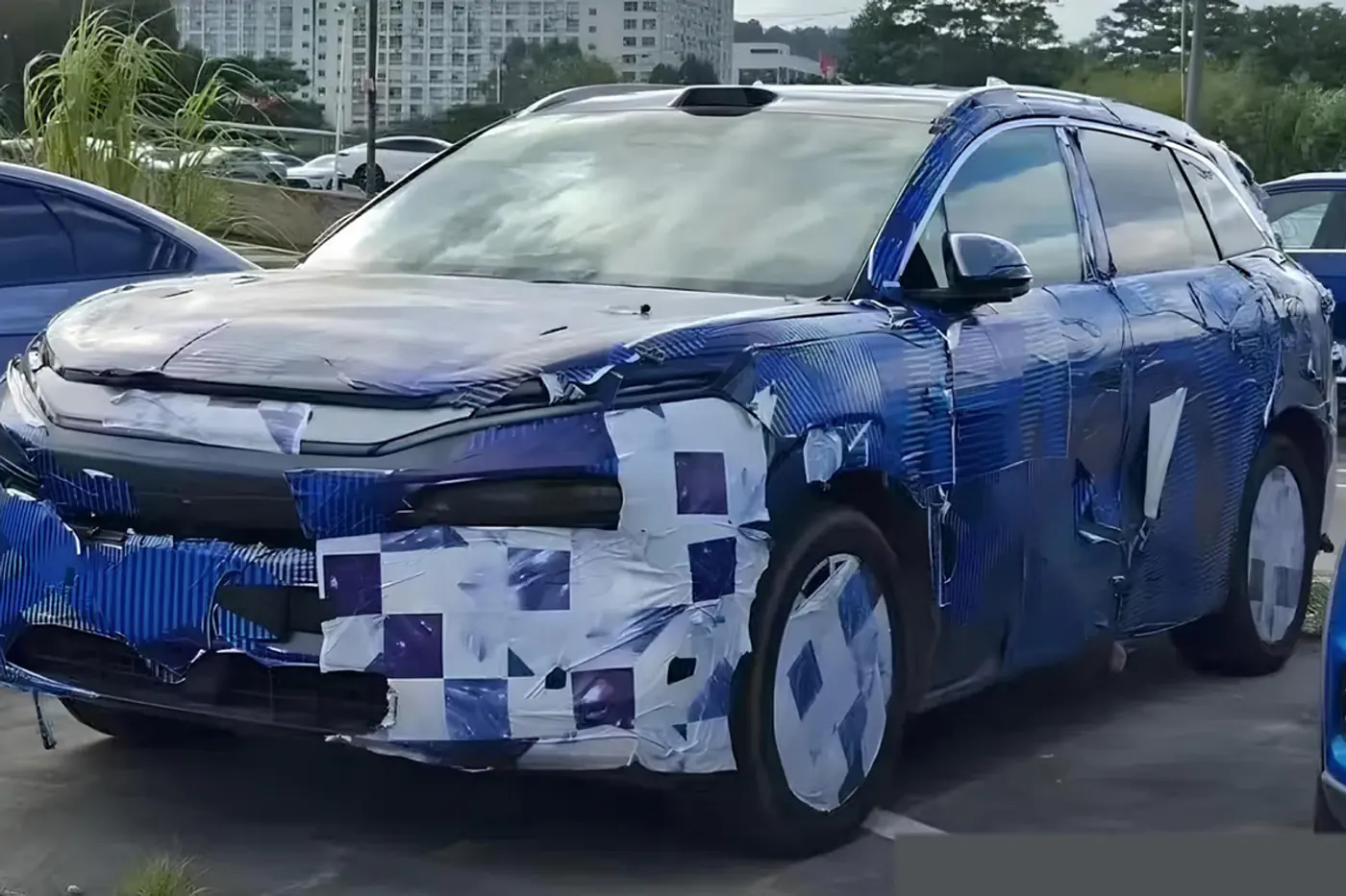 Открой личико: BYD раскрыла детали долгожданного Tang L