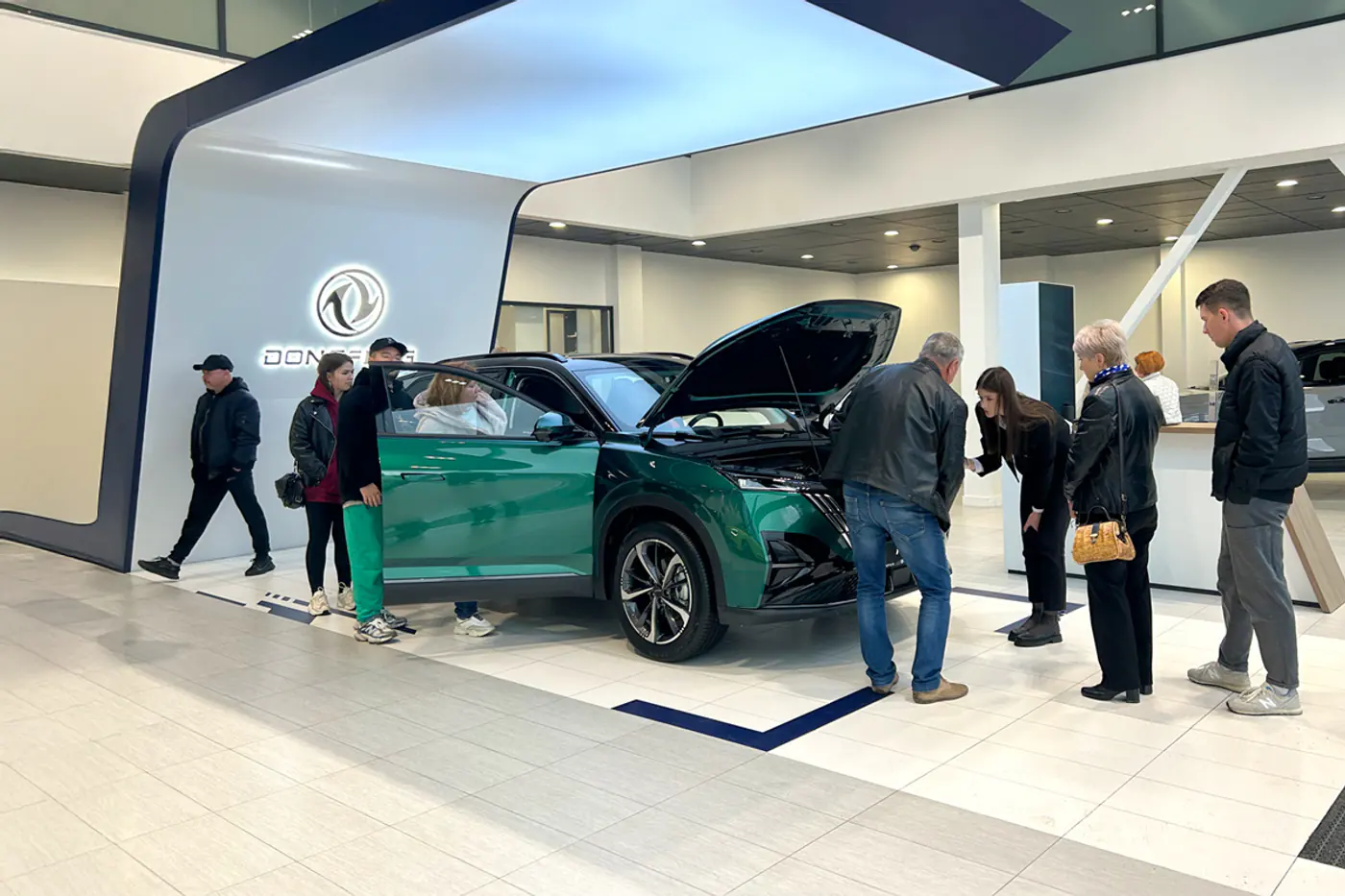 Покупатели буквально штурмуют автоцентры Dongfeng – импортер рассказал, в чем причина ажиотажа