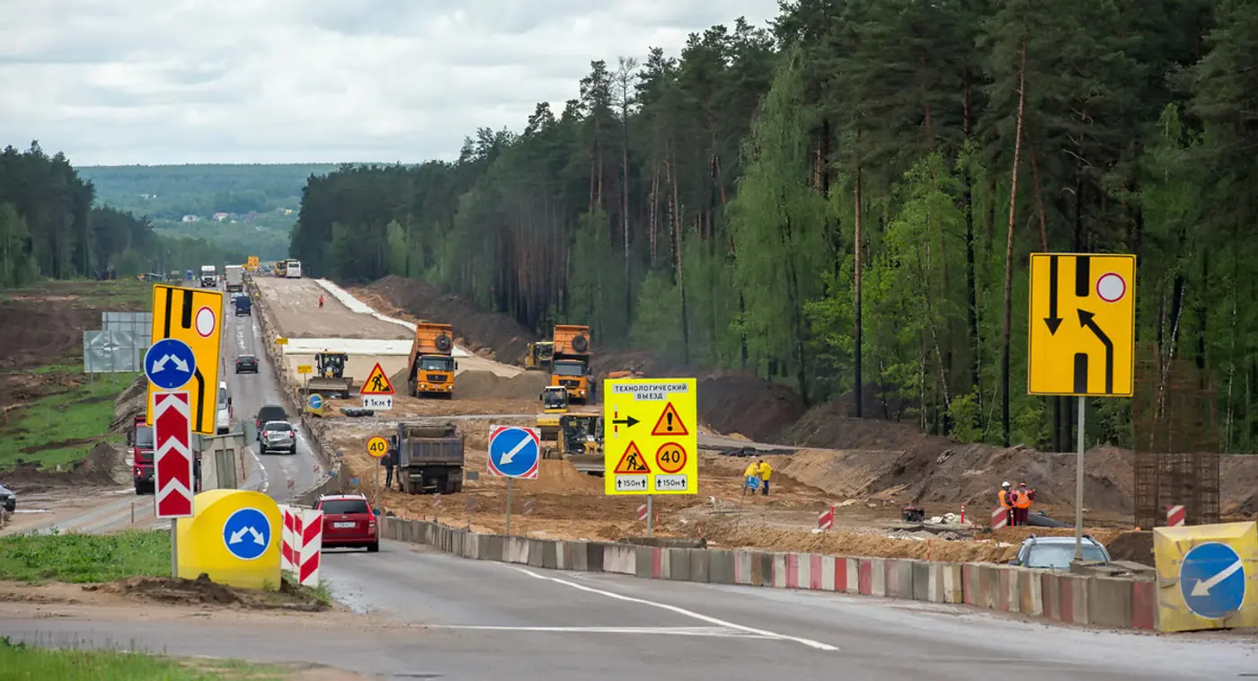 Довели водителей до ручки: история ремонта моста через реку Случь