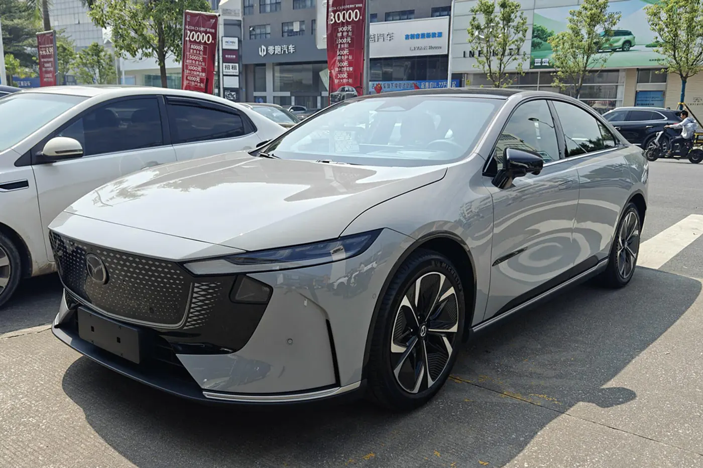 Mazda запустила в Китае EZ-6 с запасом хода в 1301 км