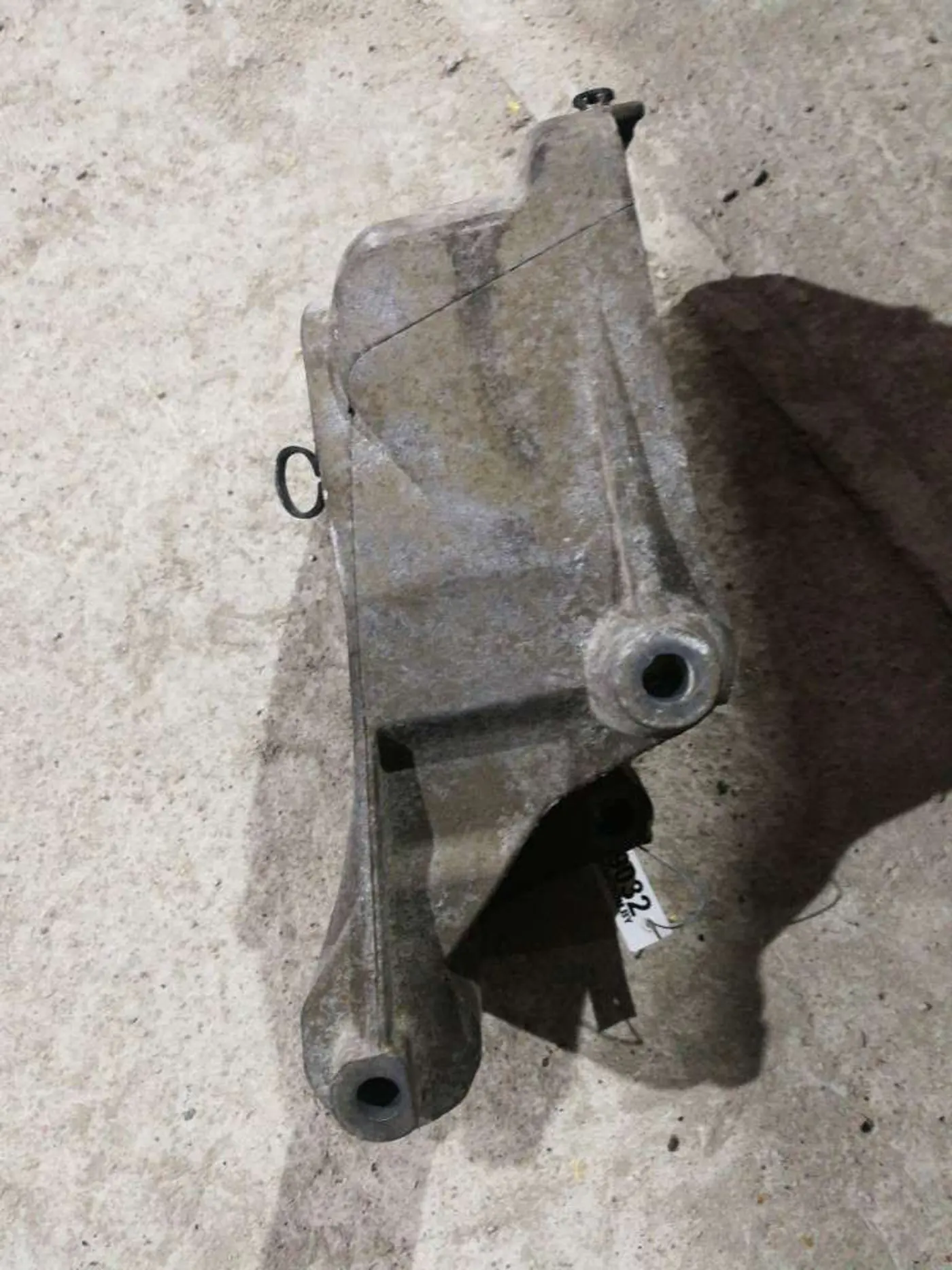 Кронштейн КПП к Volvo V70 2000