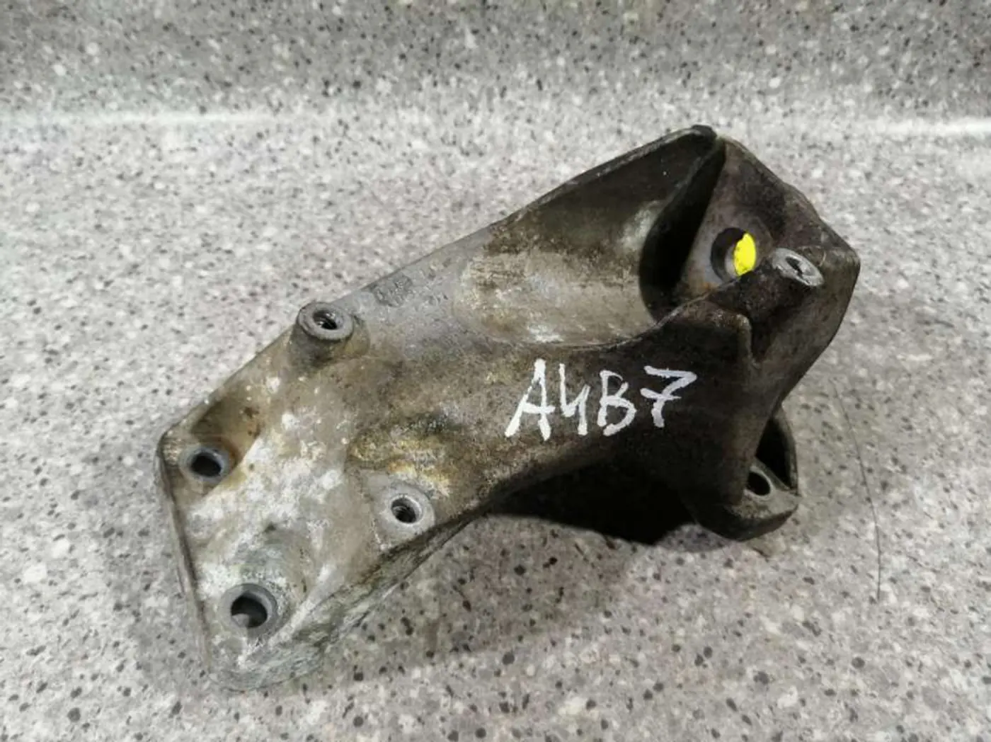 Кронштейн КПП к Audi A4 2006