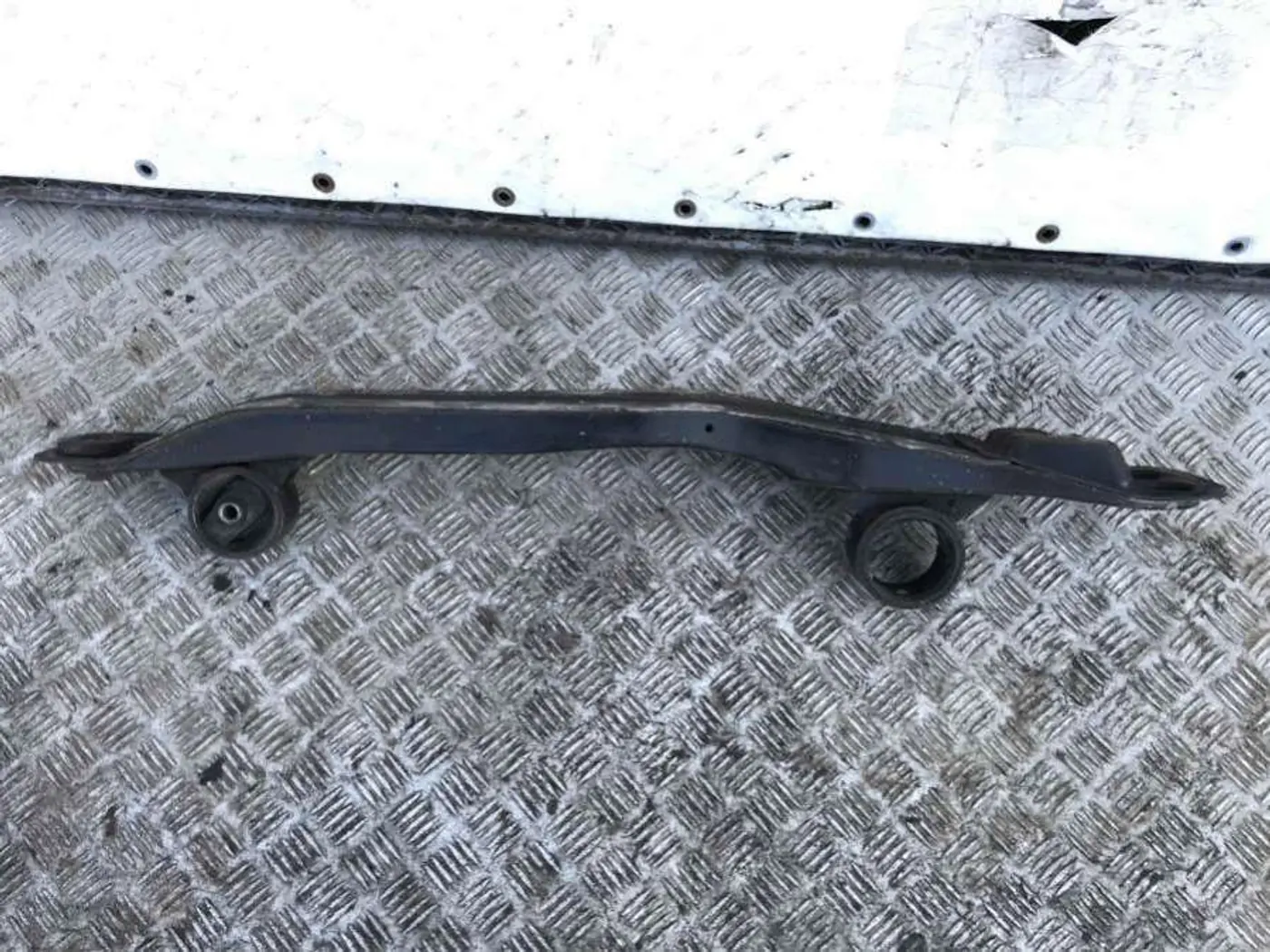 Балка под КПП к Mitsubishi Lancer 1998
