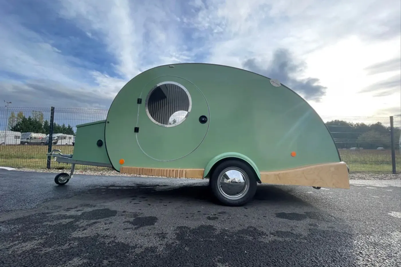 С французским шармом: кемпер-«слеза» от Passion Camping-Car покоряет своей простотой