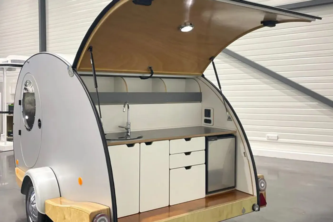 С французским шармом: кемпер-«слеза» от Passion Camping-Car покоряет своей простотой