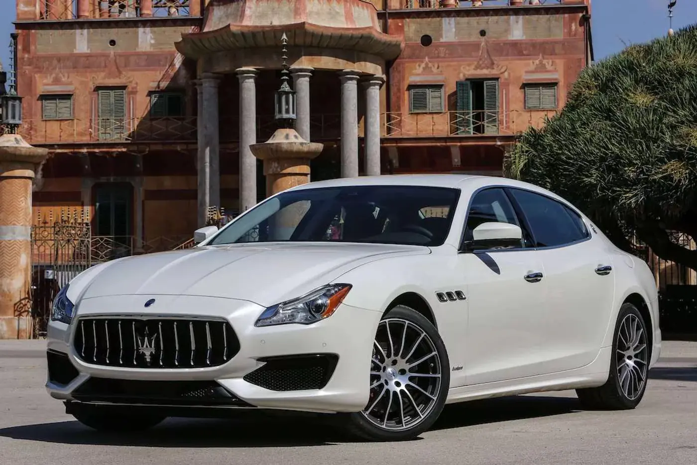 Хопкинс сыграет итальянского финансиста, поверившего в Maserati