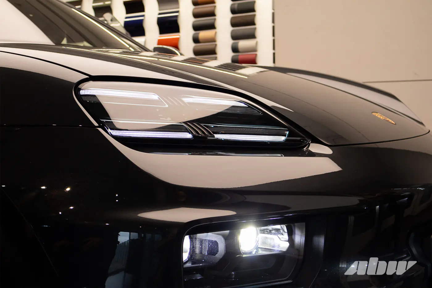 Электро и точка: в Минске представили новый Porsche Macan