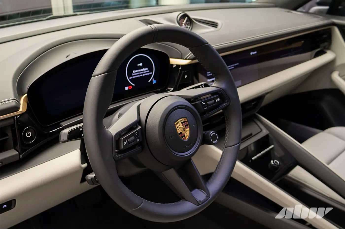 Электро и точка: в Минске представили новый Porsche Macan