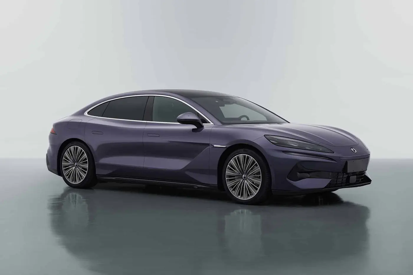 Седан Denza Z9 готовится к старту продаж в Китае