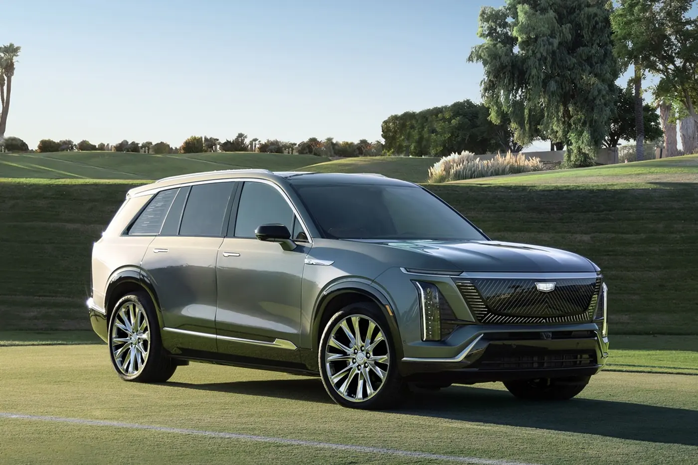 Полноразмерный кроссовер Cadillac Vistiq: официальная премьера