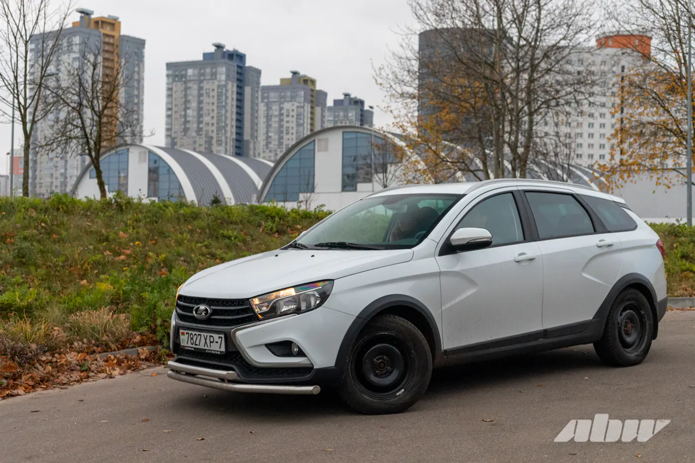 «Мы приехали «просто посмотреть»: история покупки почти новой Lada Vesta SW Cross