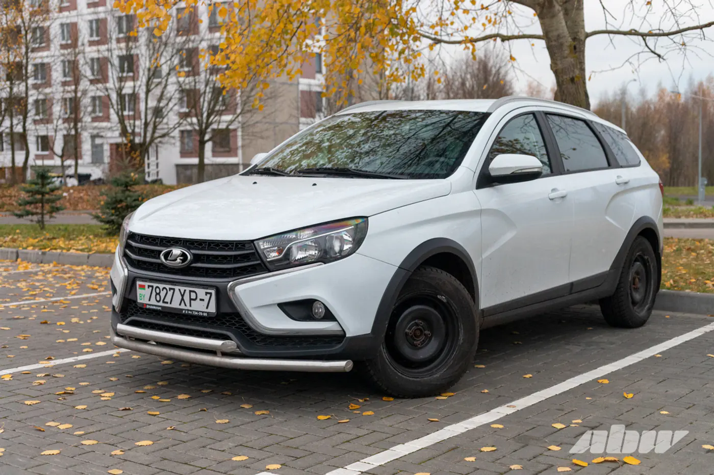«Мы приехали «просто посмотреть»: история покупки почти новой Lada Vesta SW Cross