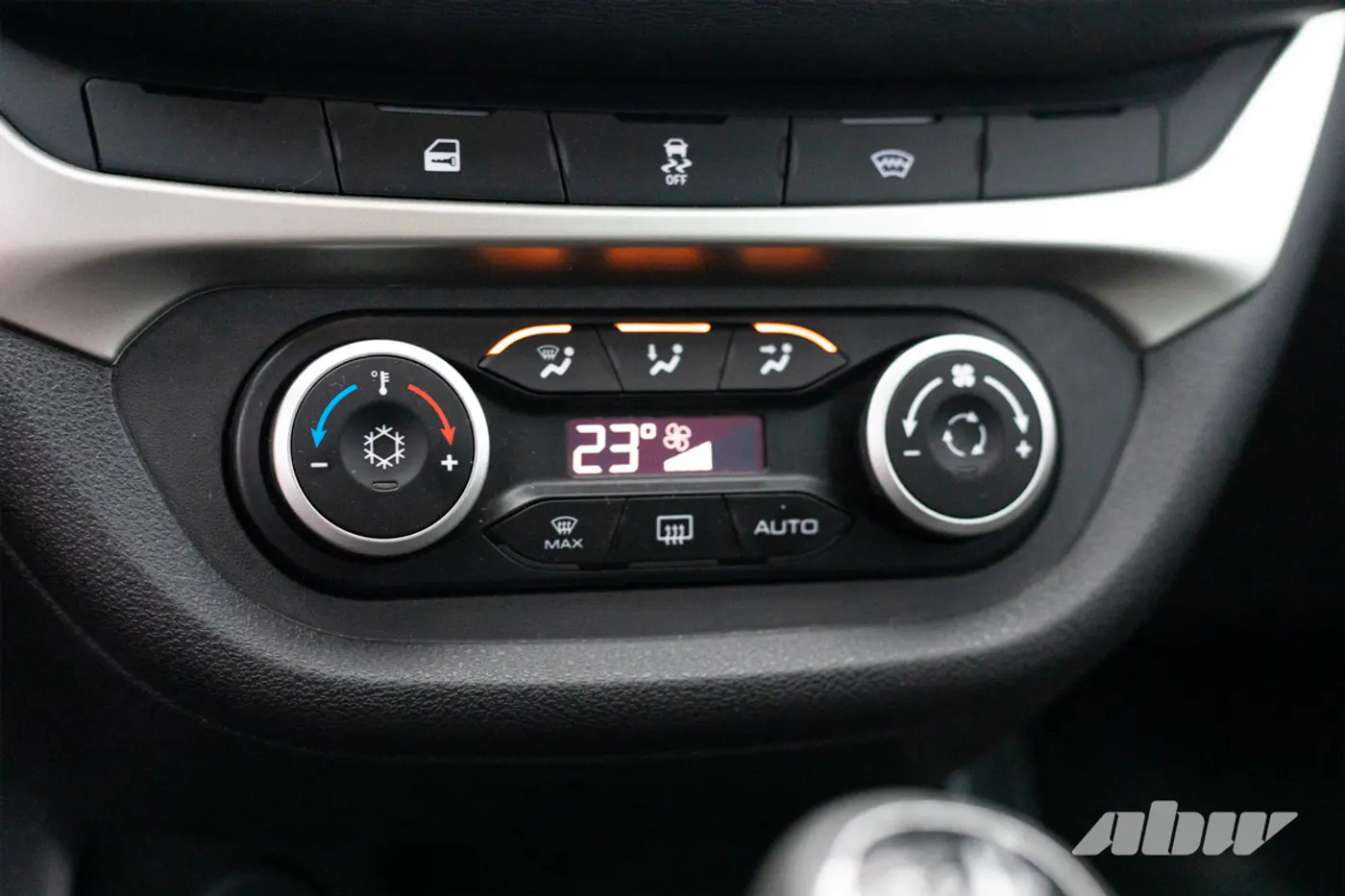 «Мы приехали «просто посмотреть»: история покупки почти новой Lada Vesta SW Cross