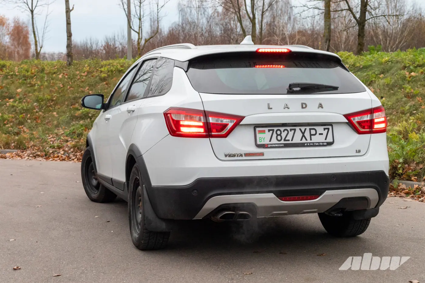 «Мы приехали «просто посмотреть»: история покупки почти новой Lada Vesta SW Cross