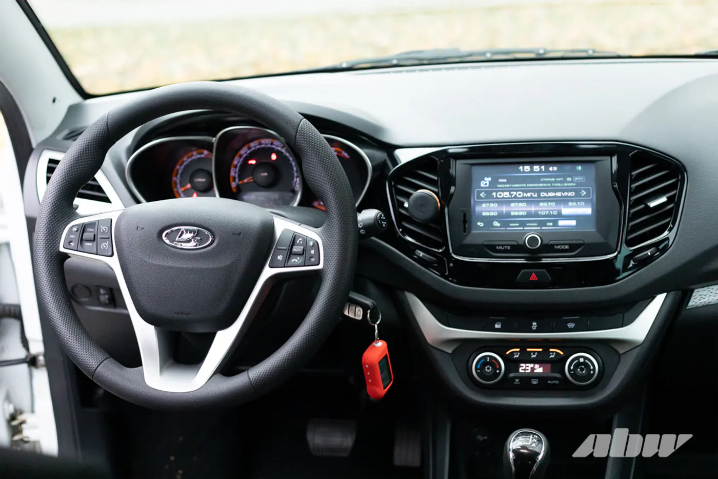 «Мы приехали «просто посмотреть»: история покупки почти новой Lada Vesta SW Cross