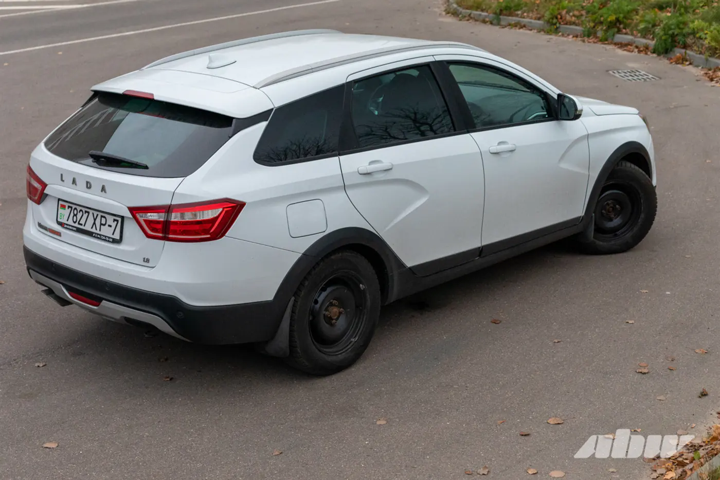 «Мы приехали «просто посмотреть»: история покупки почти новой Lada Vesta SW Cross