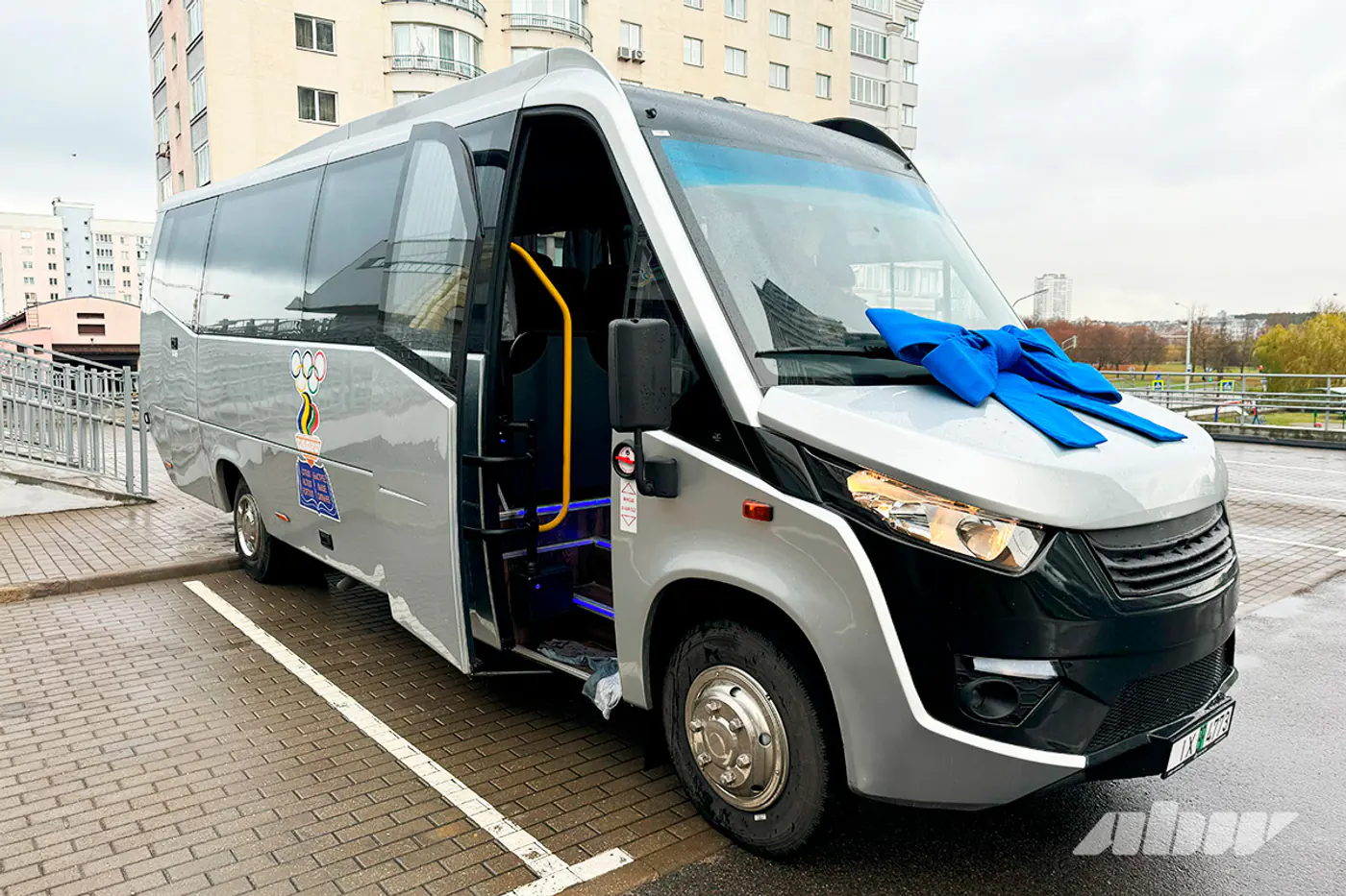 Будущим олимпийцам вручили белорусский автобус AVIOR
