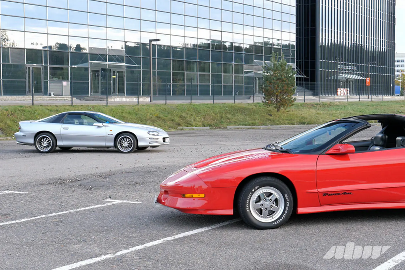 Братья по V8: Chevrolet Camaro Z28 и Pontiac Firebird Trans Am