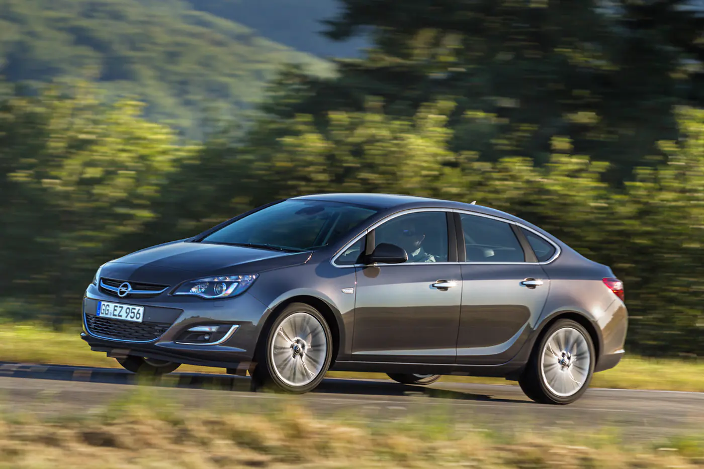 Где болит: изучаем основные проблемы Opel Astra J