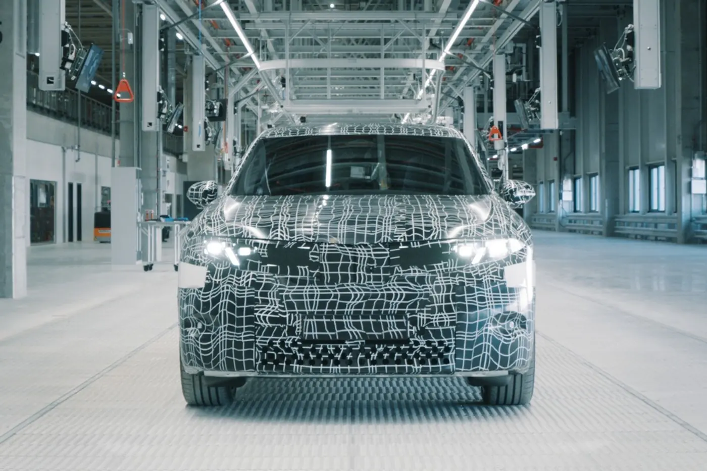 BMW в Венгрии начала выпуск предсерийных кроссоверов Neue Klasse