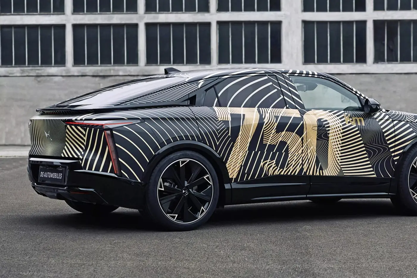 DS анонсировал электрический кроссовер в кузове Fastback с запасом хода в 750 км