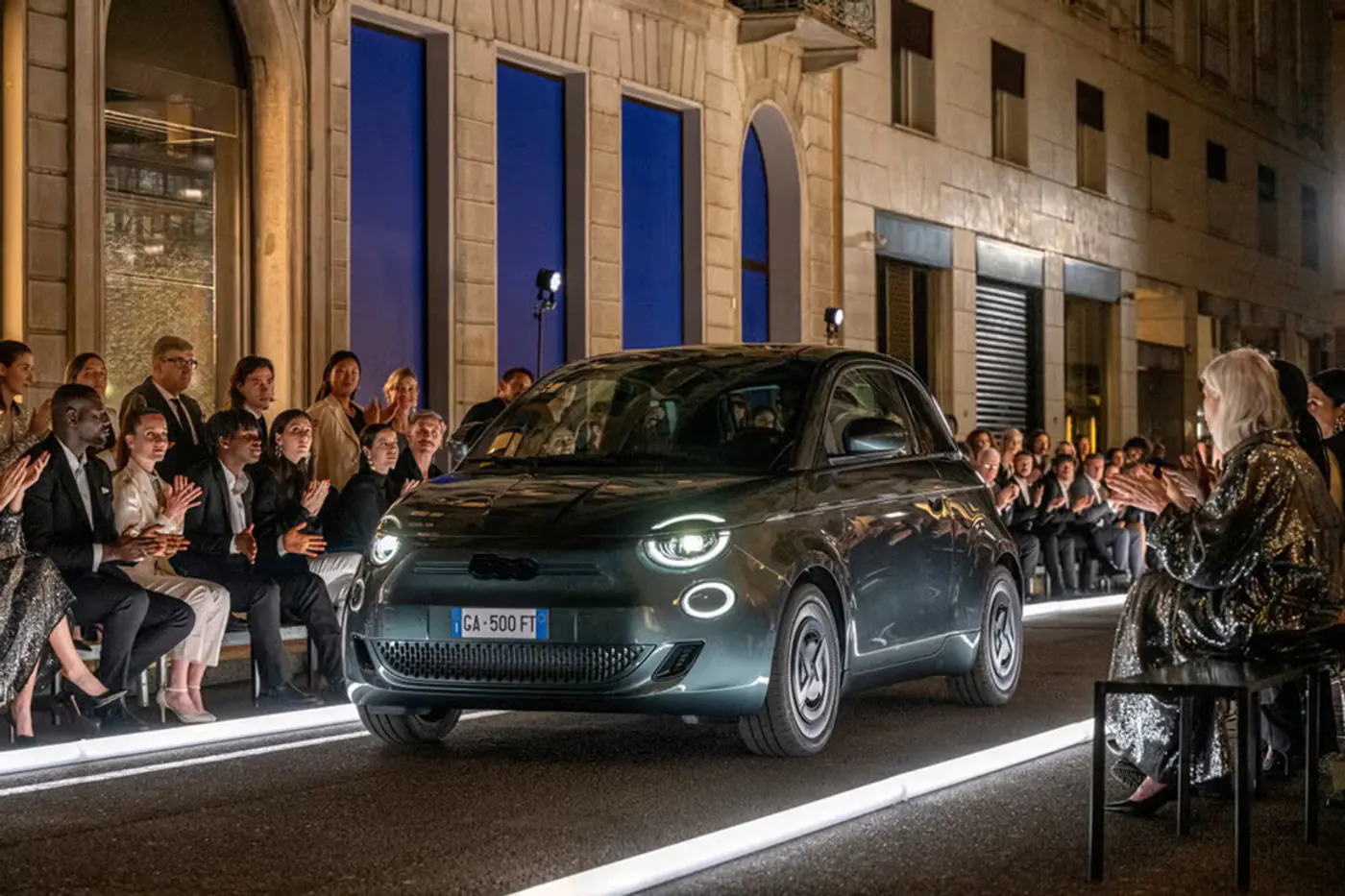 Fiat выпустил дизайнерскую версию Giorgio Armani Edition 500e
