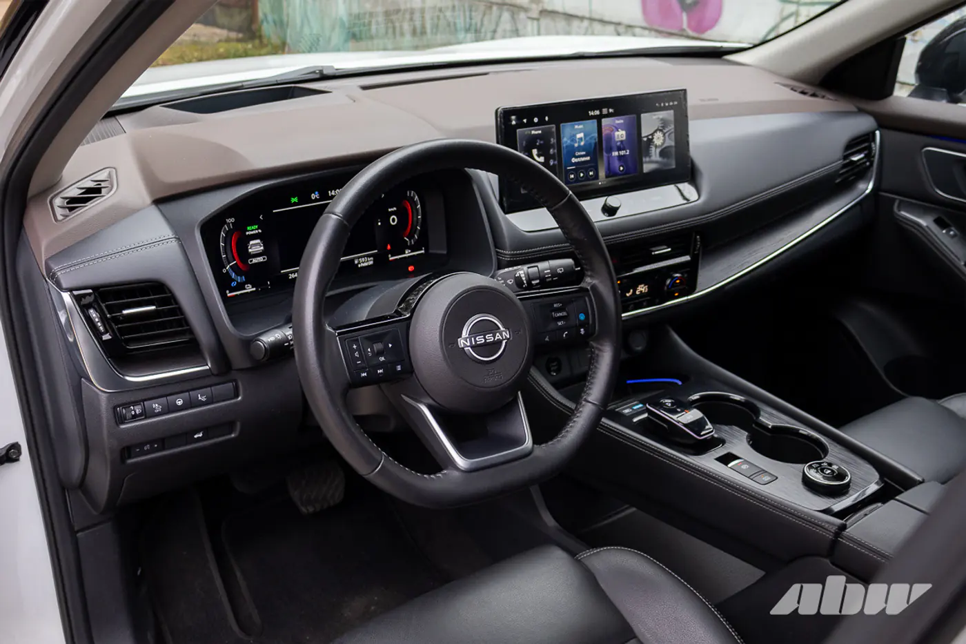 Консерватизм в современном прочтении: тест-драйв Nissan X-Trail E-Power