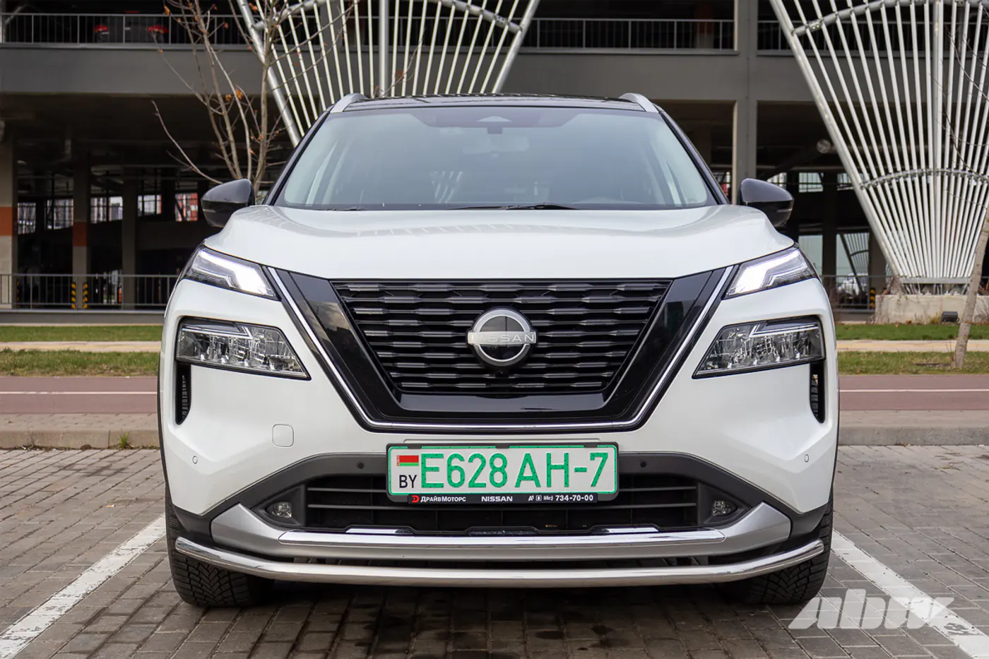 Консерватизм в современном прочтении: тест-драйв Nissan X-Trail E-Power