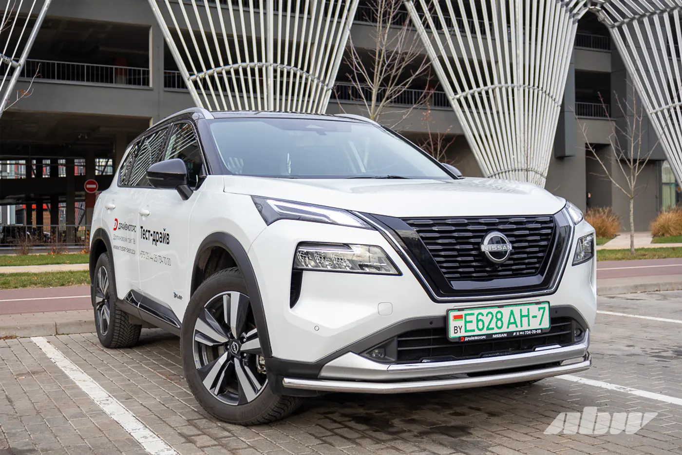Консерватизм в современном прочтении: тест-драйв Nissan X-Trail E-Power