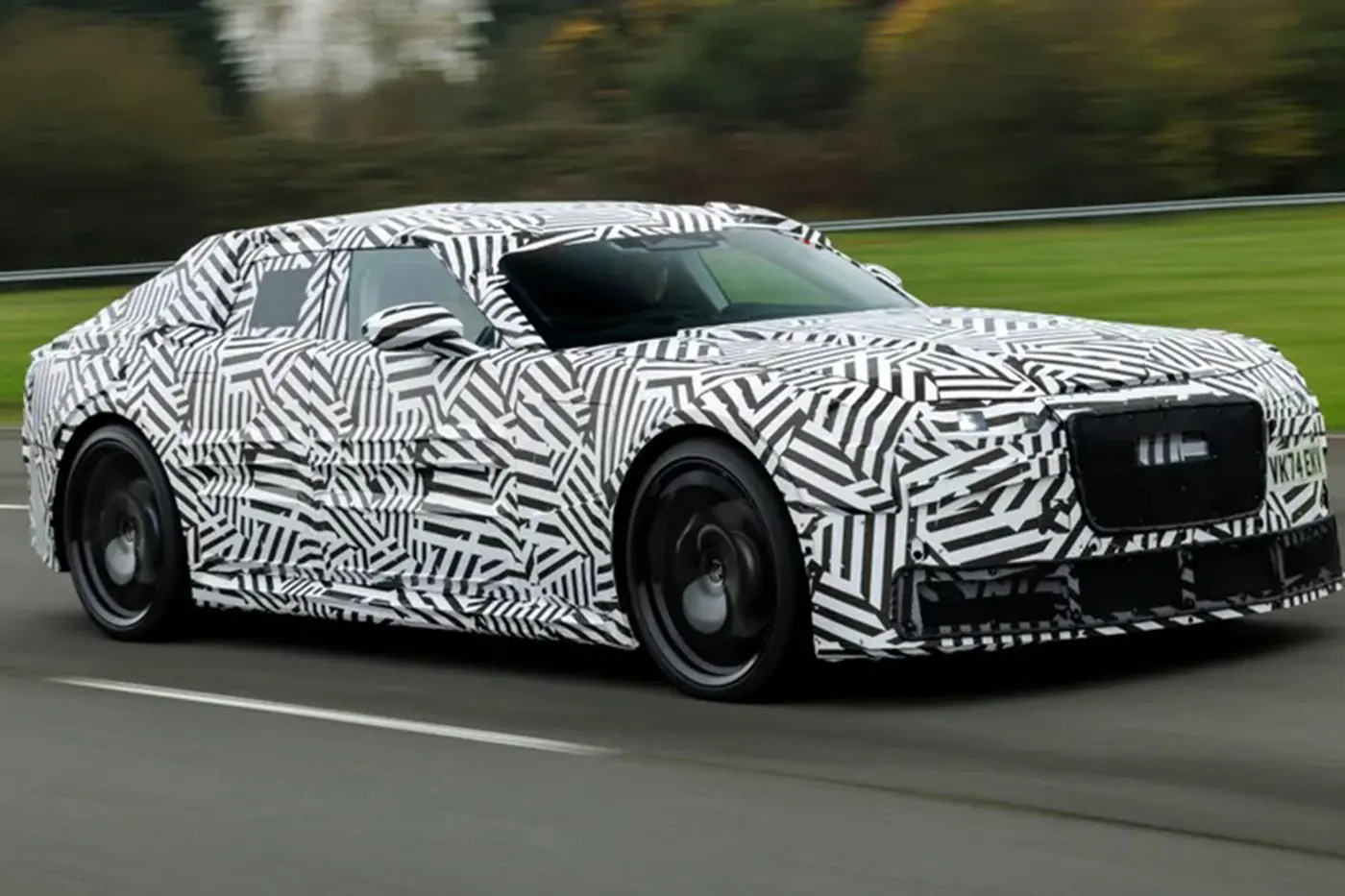 Шпионские фото абсолютного иного Jaguar появились в Сети