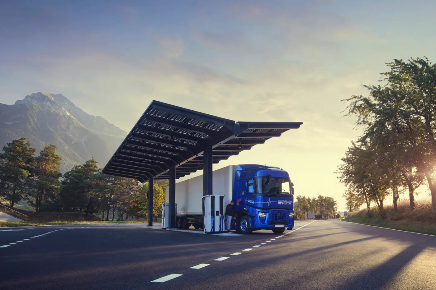 Renault Trucks увеличила автономность грузовика E-Tech T до 600 км