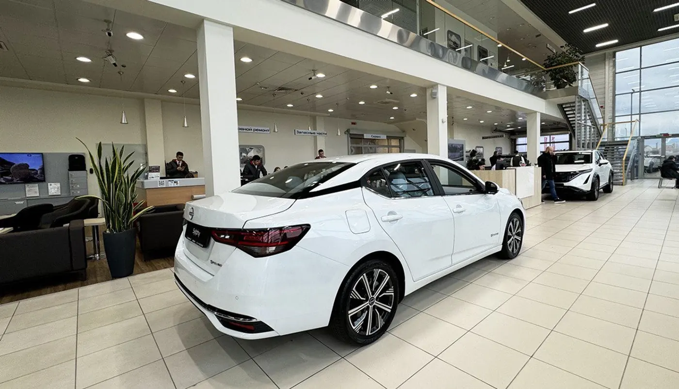 От 72 900 рублей и в «рассрочку». Официальный импортер Nissan привез в Минск новые седаны Sylphy