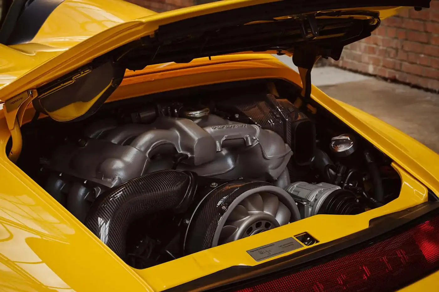 Porsche: электромобили будущего все-таки могут получить бензиновые двигатели