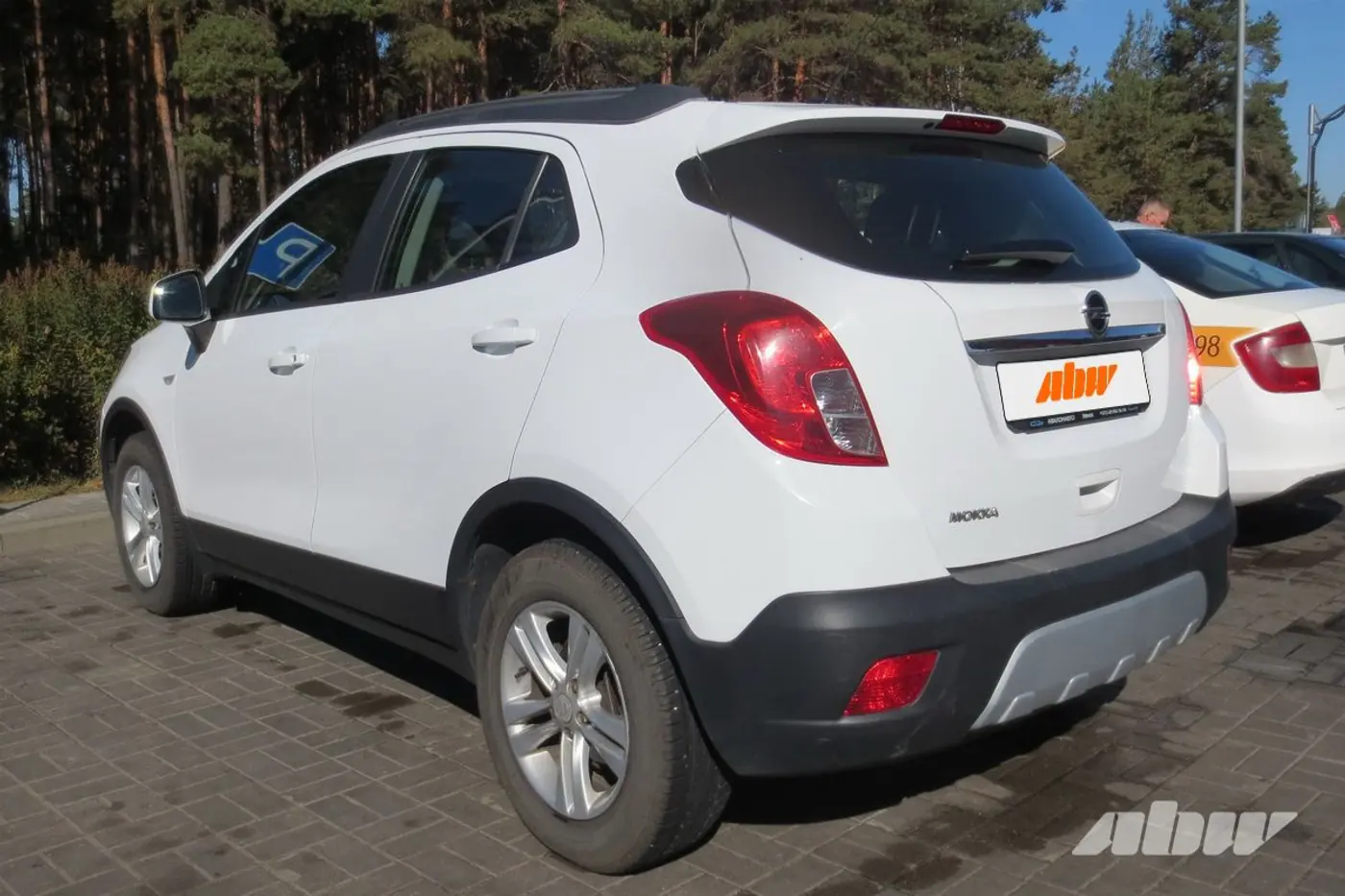 Opel_Mokka_сзади_слева