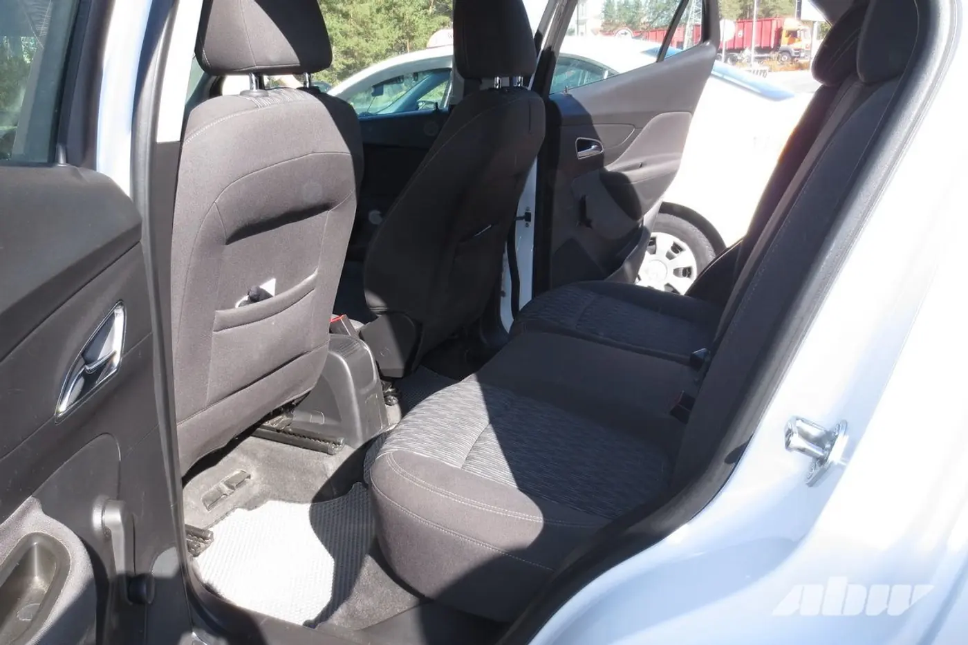 Opel_Mokka_задний_ряд