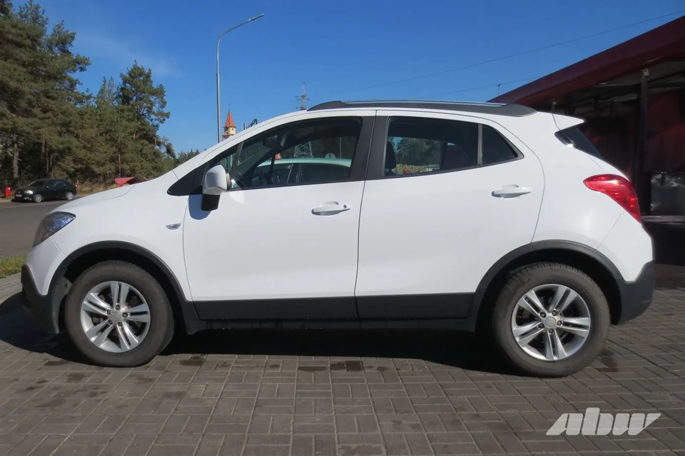 Opel_Mokka_сбоку