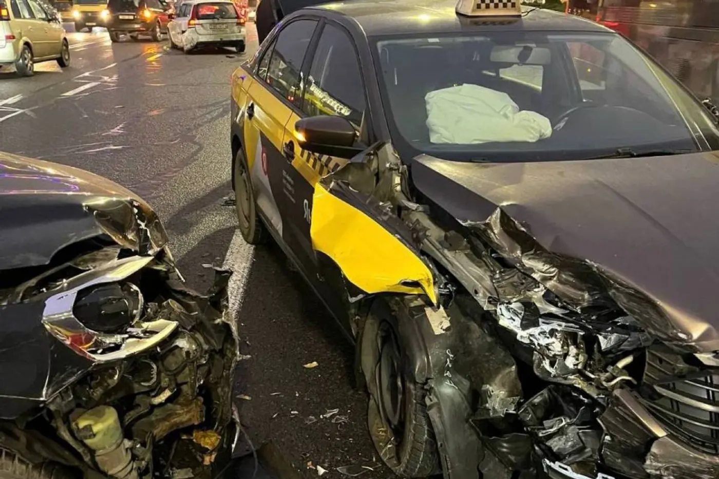 В центре Минска водитель такси устроил аварию с тремя автомобилями