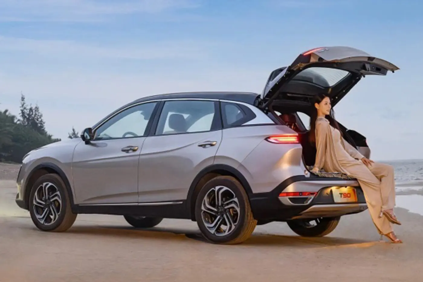 Конкурент Geely Atlas: в России стартуют продажи кроссовера Bestune T90