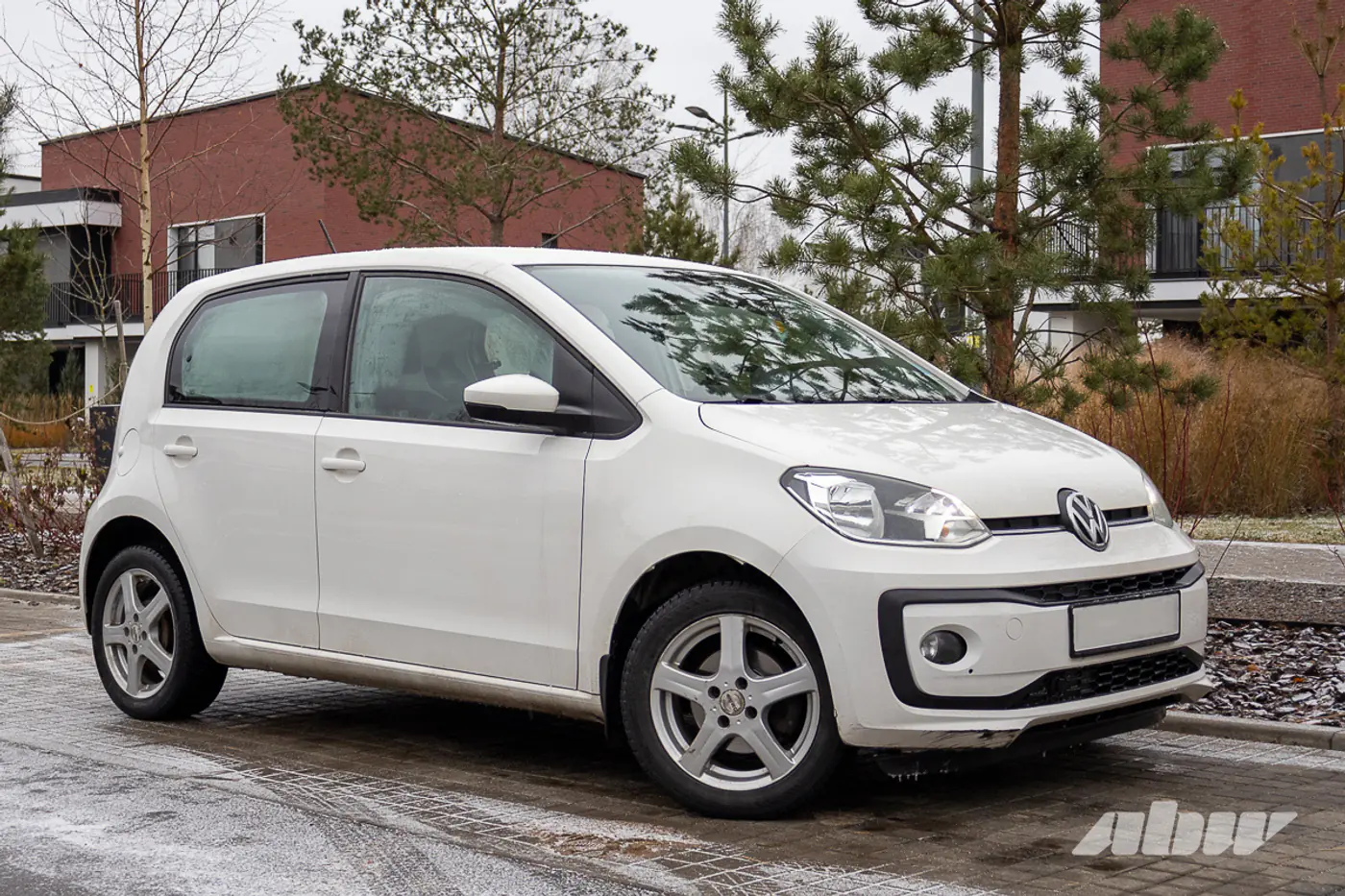 Дешевле, чем на «электричке»? Тест подержанного Volkswagen Up! на метане