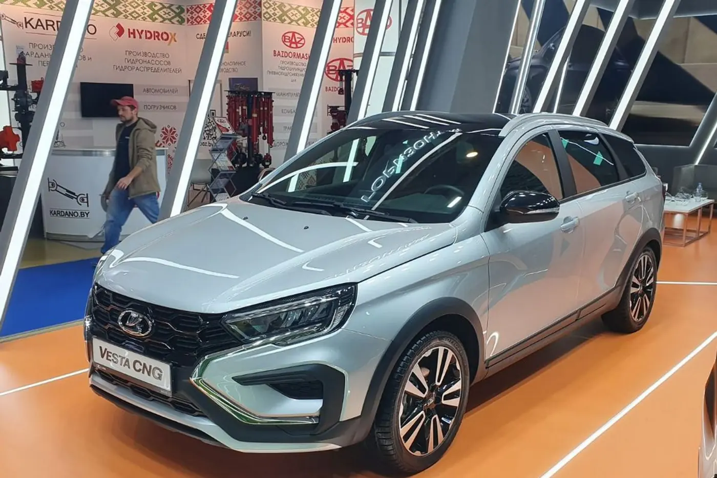 Lada Vesta SW Cross с итальянским ГБО замечена на Comtrans