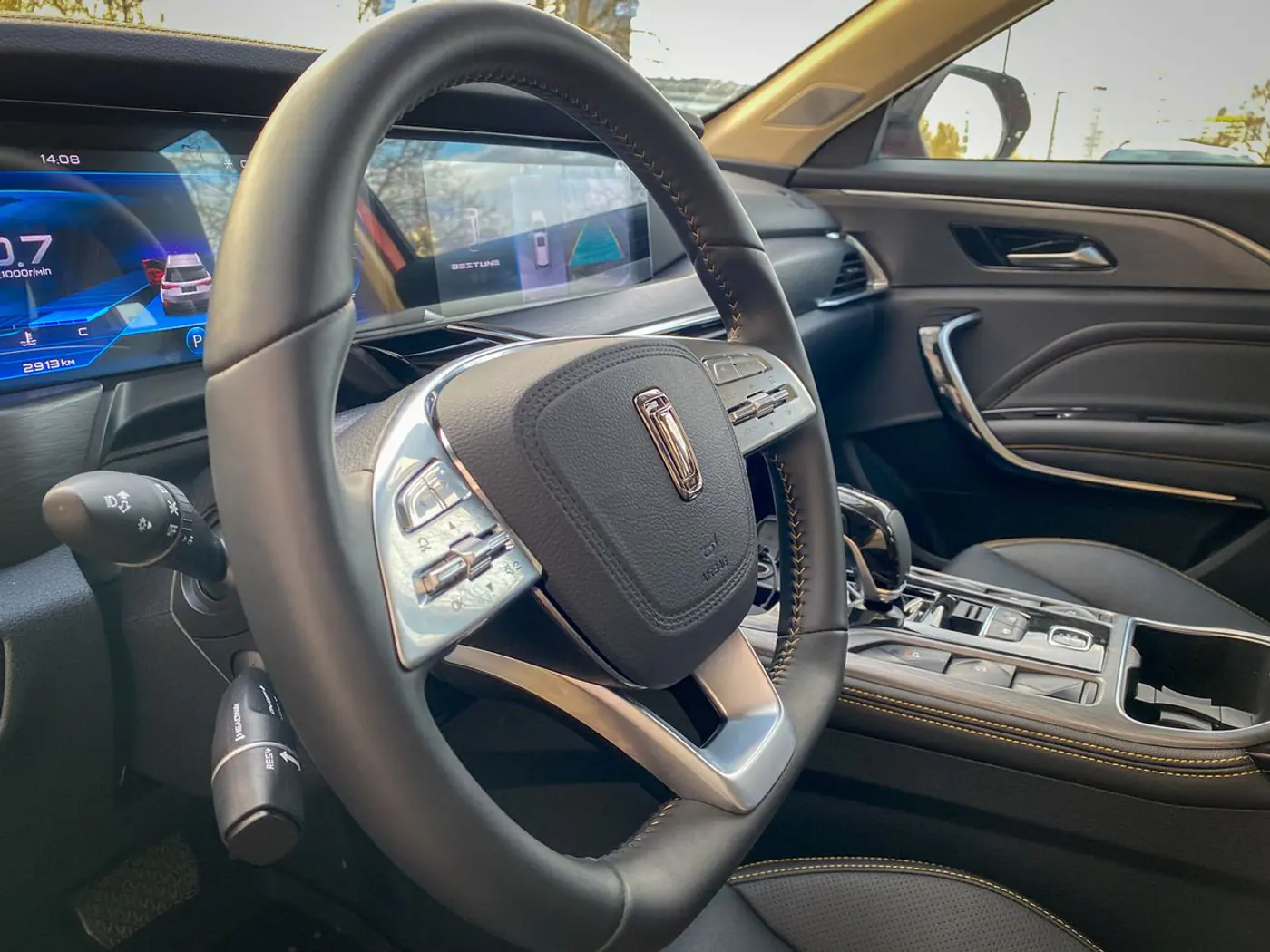 Как грамотно выбрать китайский автомобиль – смотрим на примере FAW Bestune T77