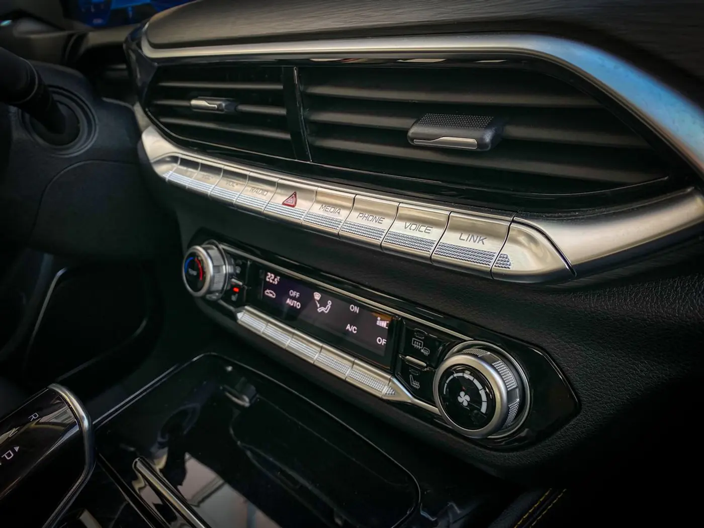 Как грамотно выбрать китайский автомобиль – смотрим на примере FAW Bestune T77