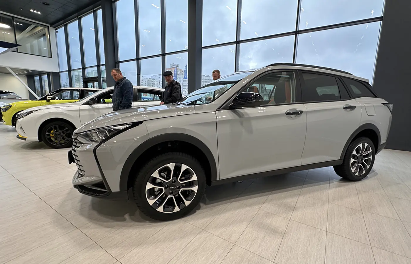 «Можно взять очень выгодно!» На большой новогодней распродаже замечен Dongfeng Shine GS в наличии