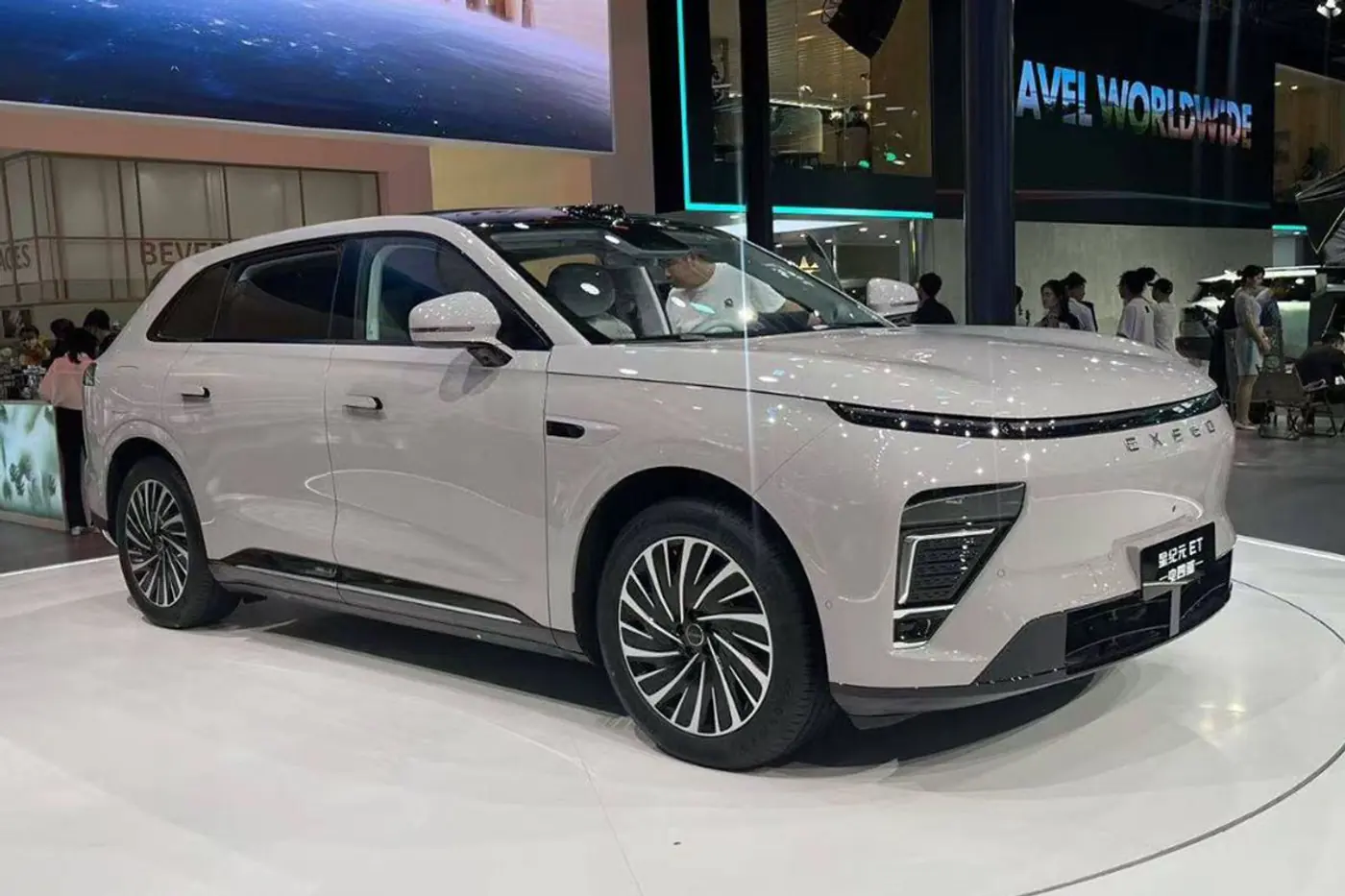 Chery Exeed представил новый внедорожник-гибрид с запасом хода в 1500 км