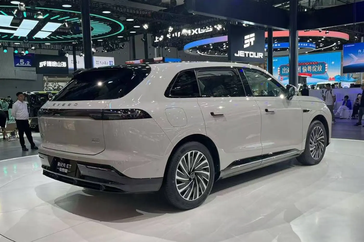 Chery Exeed представил новый внедорожник-гибрид с запасом хода в 1500 км