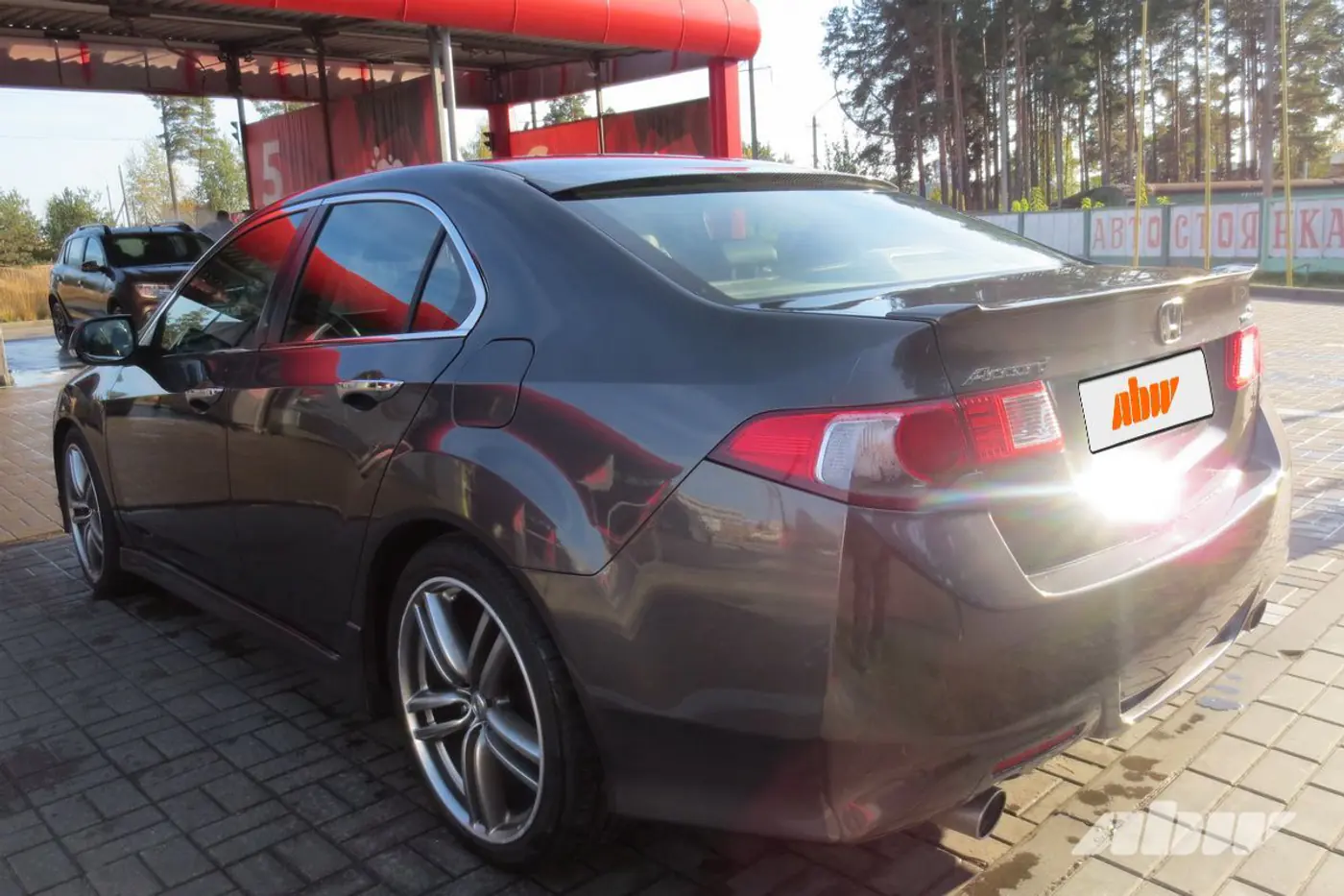 Honda_Accord_сзади_слева