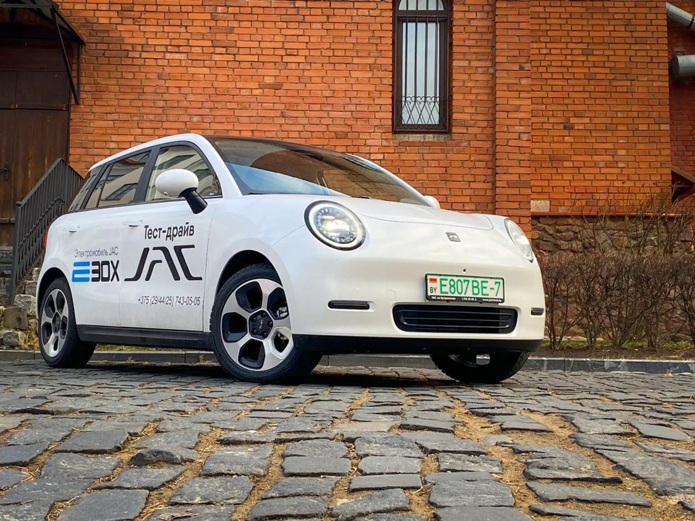 Модно, стильно, молодежно! Тест-драйв электромобиля JAC E30X
