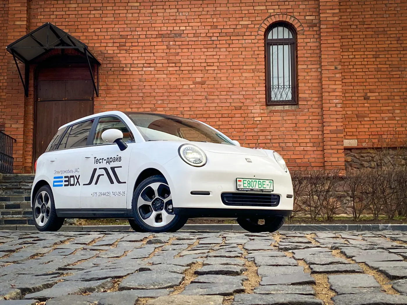 Модно, стильно, молодежно! Тест-драйв электромобиля JAC E30X